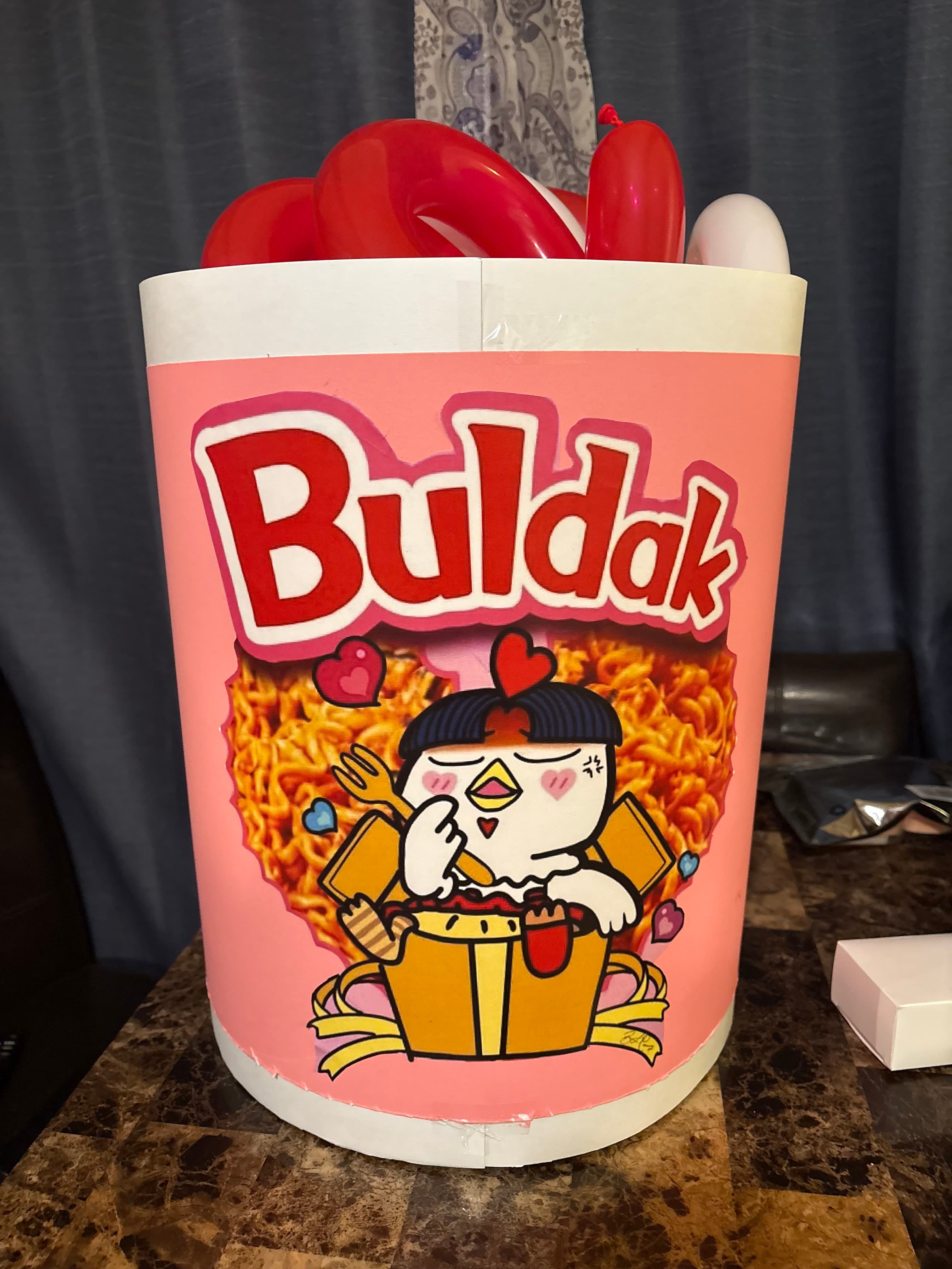 Noodles balloon decor